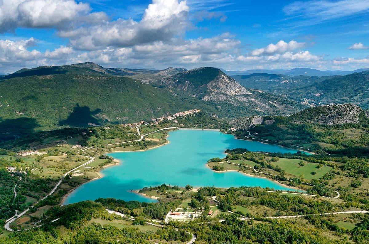 Lago Di Castel San Vincenzo Cerro Al Volturno Italy Top Tips Before ...