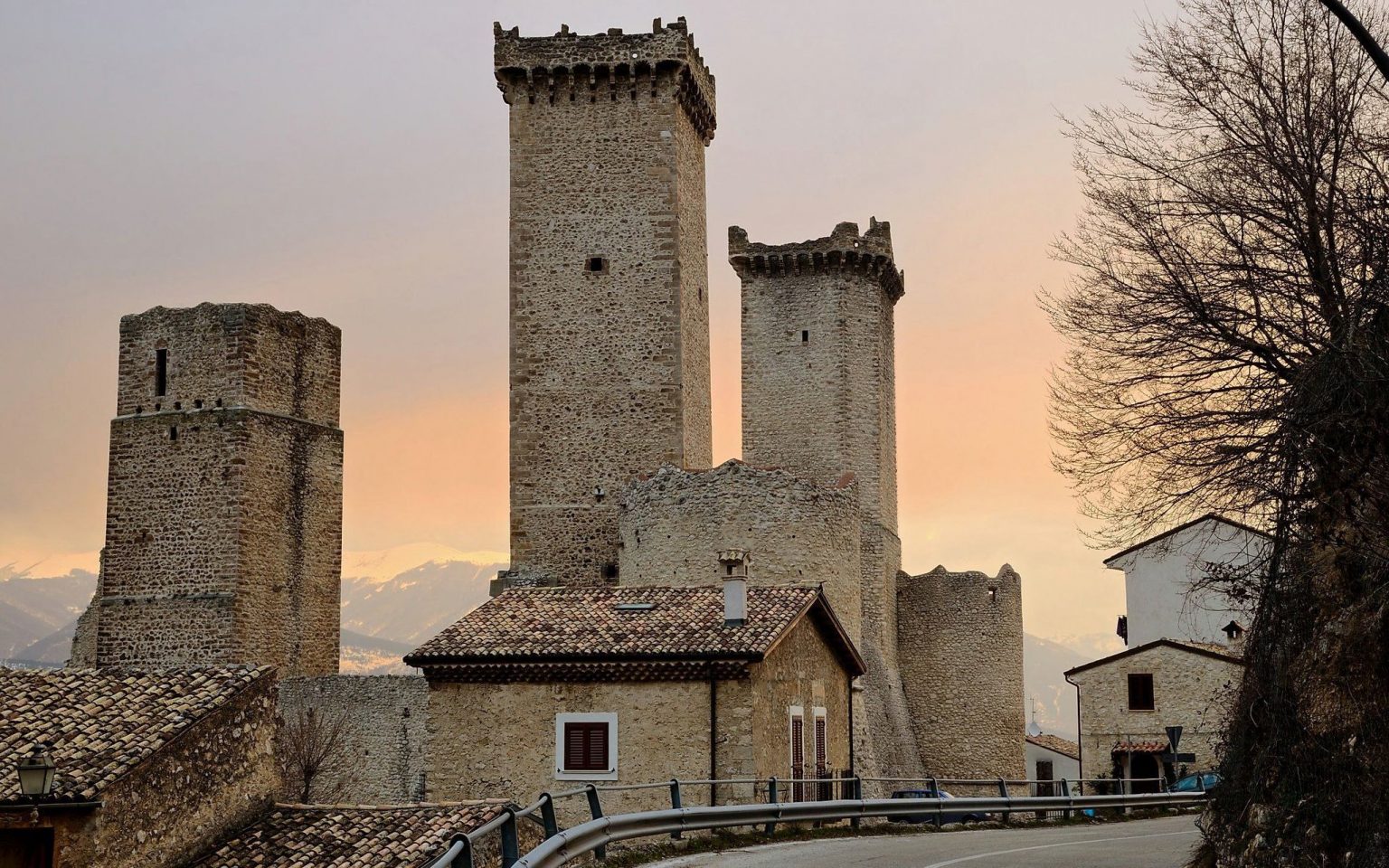 12. Pacentro Castello Caldora Molise Tour & Omega Travel