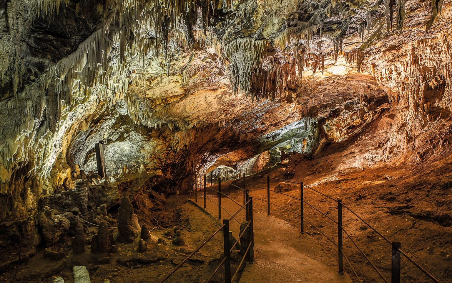 6. Grotte di Castelcivita Molise Tour & Omega Travel